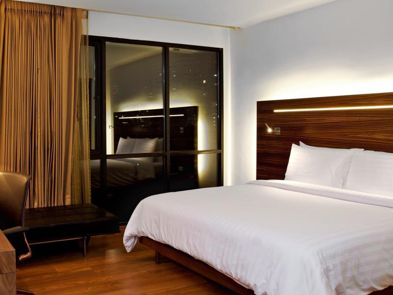 Sacha's Uno Bangkok